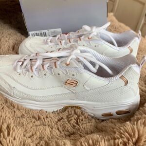 Sketchers D’Lites size 7